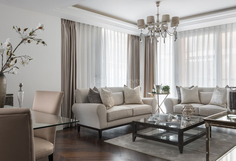 Reception view of 190 Strand Image 1