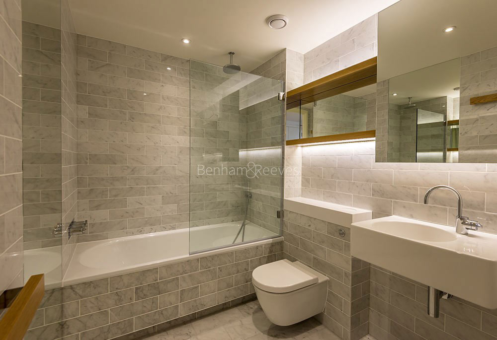 Bathroom view of 21 Wapping Lane Image 1