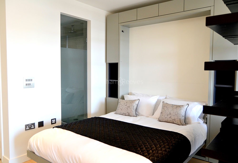 Bedroom view of 21 Wapping Lane Image 1