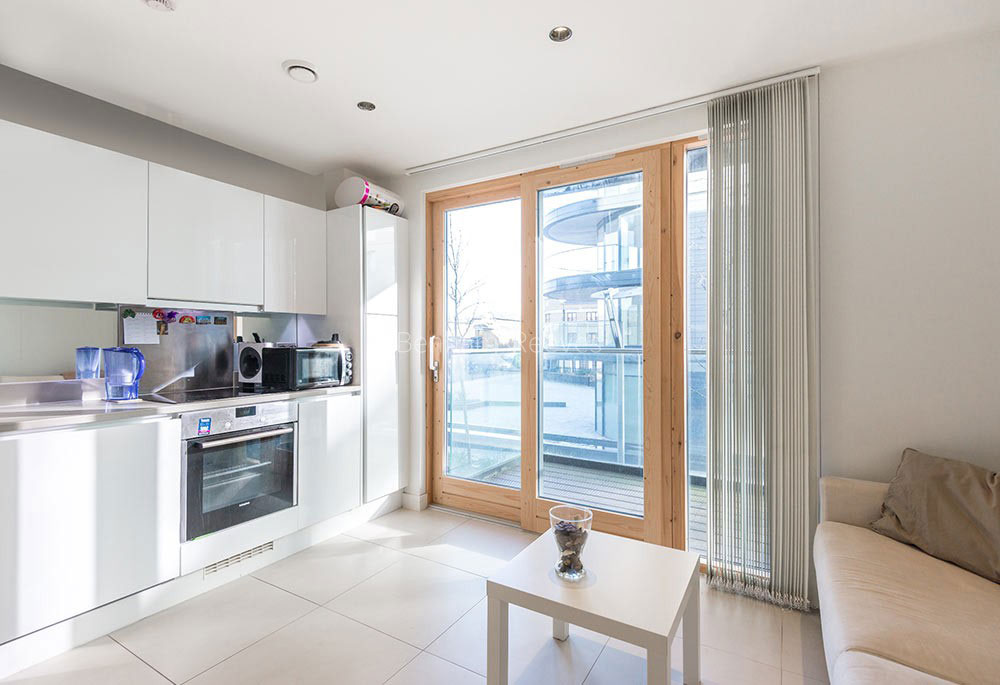 Kitchen view of 21 Wapping Lane Image 1