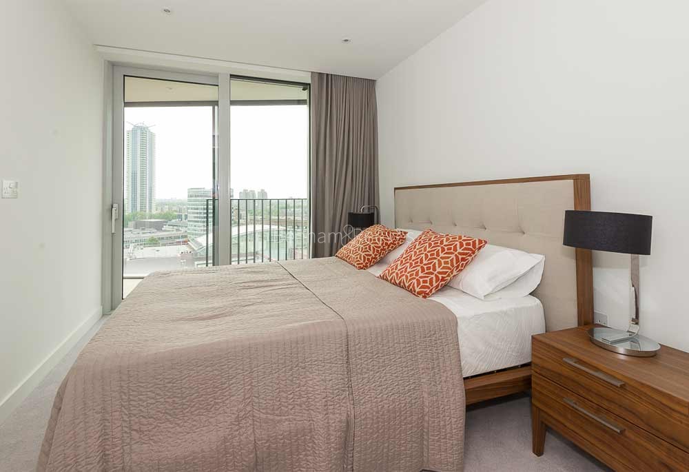 Bedroom view of 251 Southwark Bridge Road Image 1