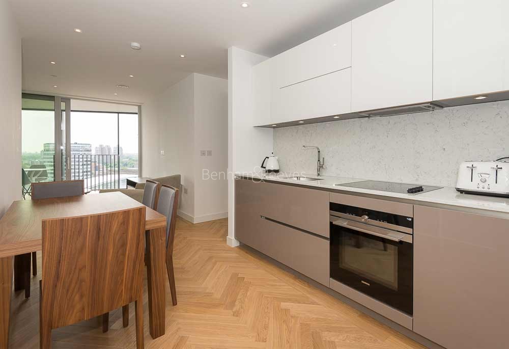 Kitchen view of 251 Southwark Bridge Road Image 1