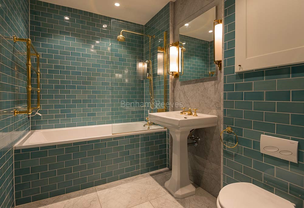 Bathroom view of 55 Victoria Street Image 1