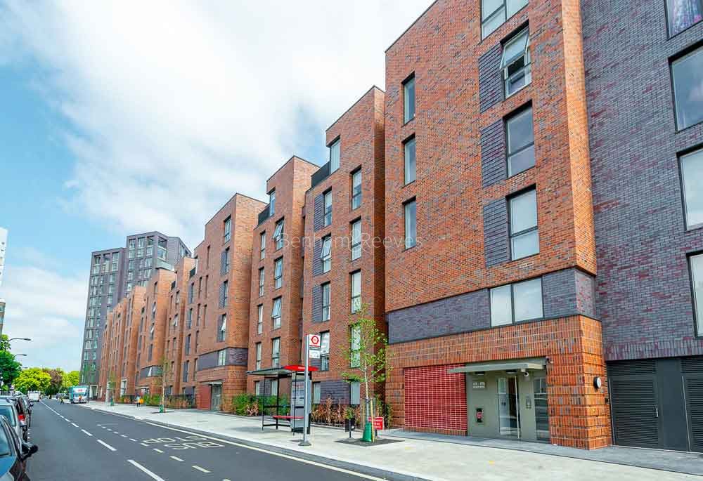 Exterior view of Abbey Road Cross Image 7