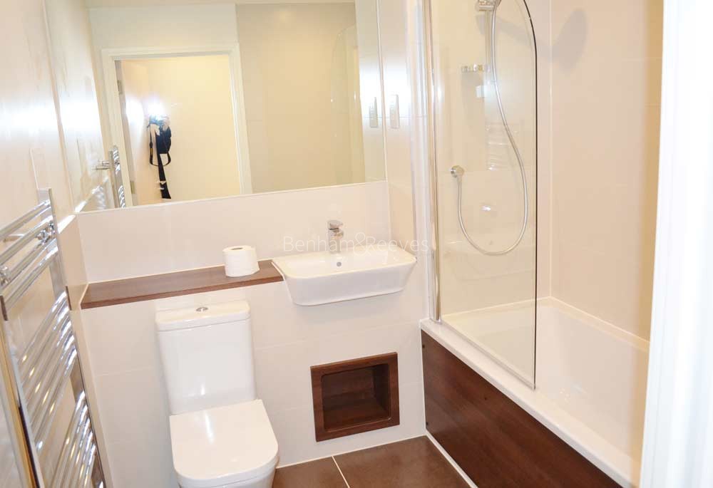 Bathroom view of Acton Gardens Image 1