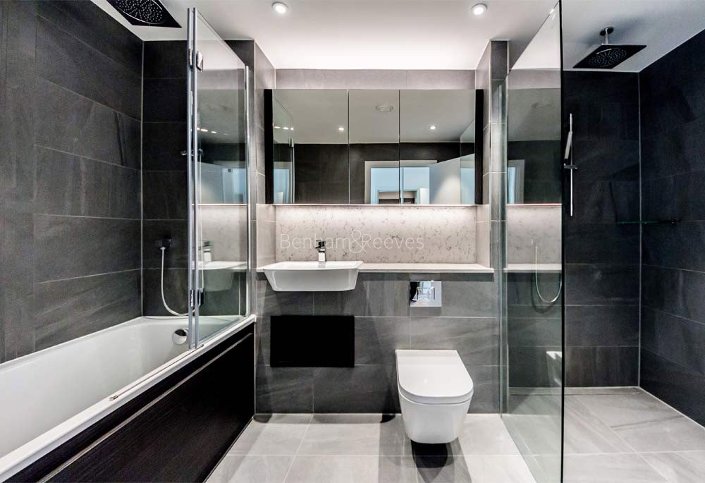 Bathroom view of Aldgate Place Image 1