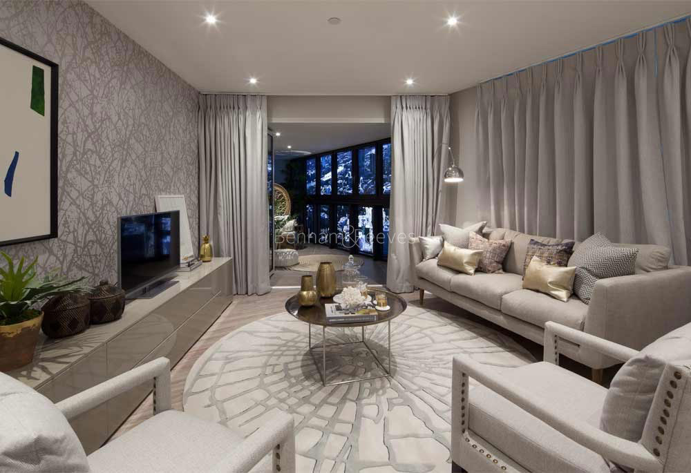 Reception view of Aldgate Place Image 1