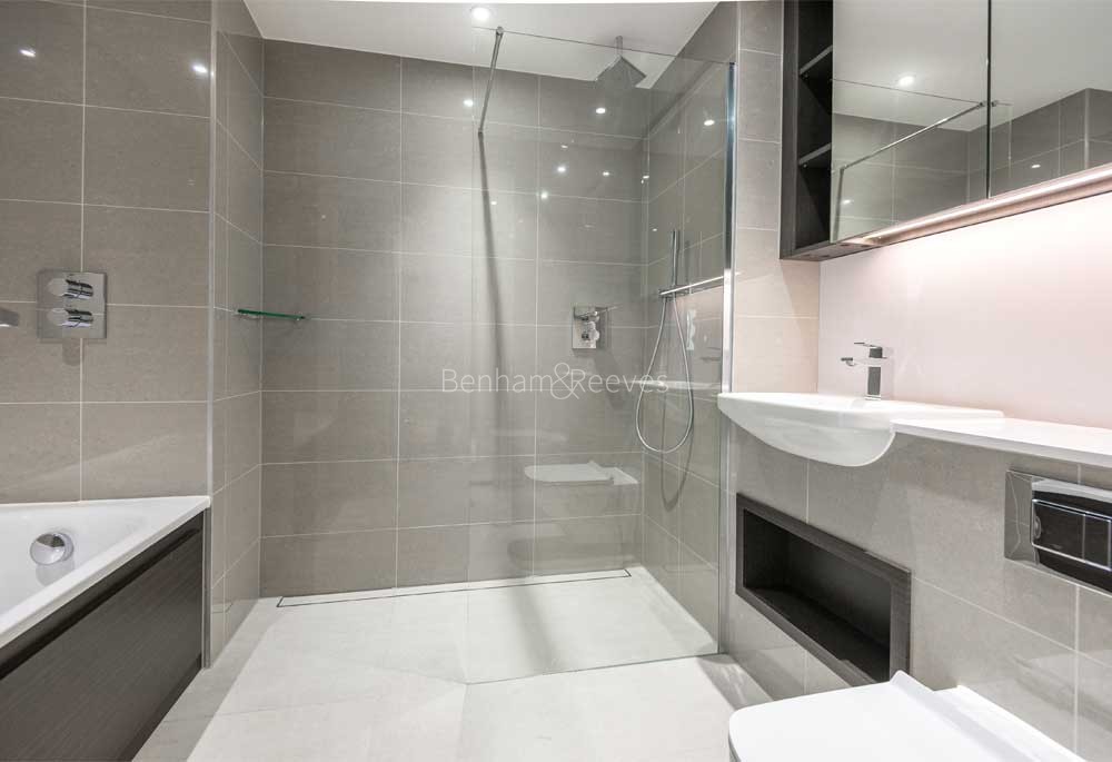 Bathroom view of Blackfriars Circus Image 1