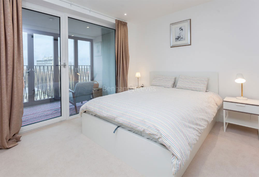 Bedroom view of Blackfriars Circus Image 1