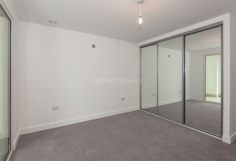 Bedroom view of Blackwall Reach Image 1