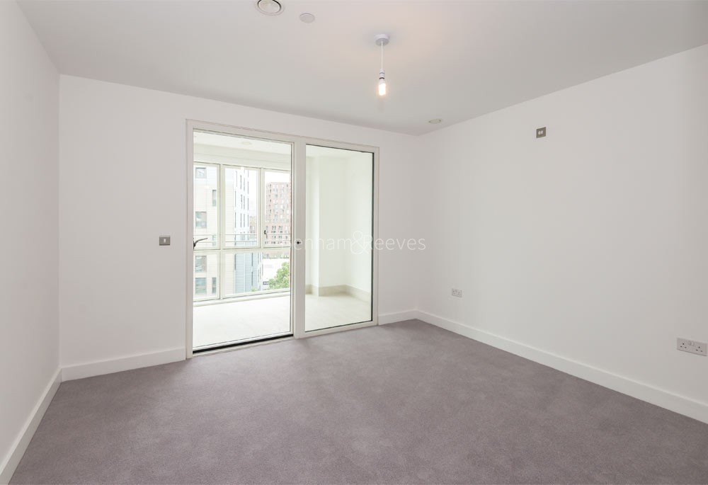 Bedroom view of Blackwall Reach Image 2