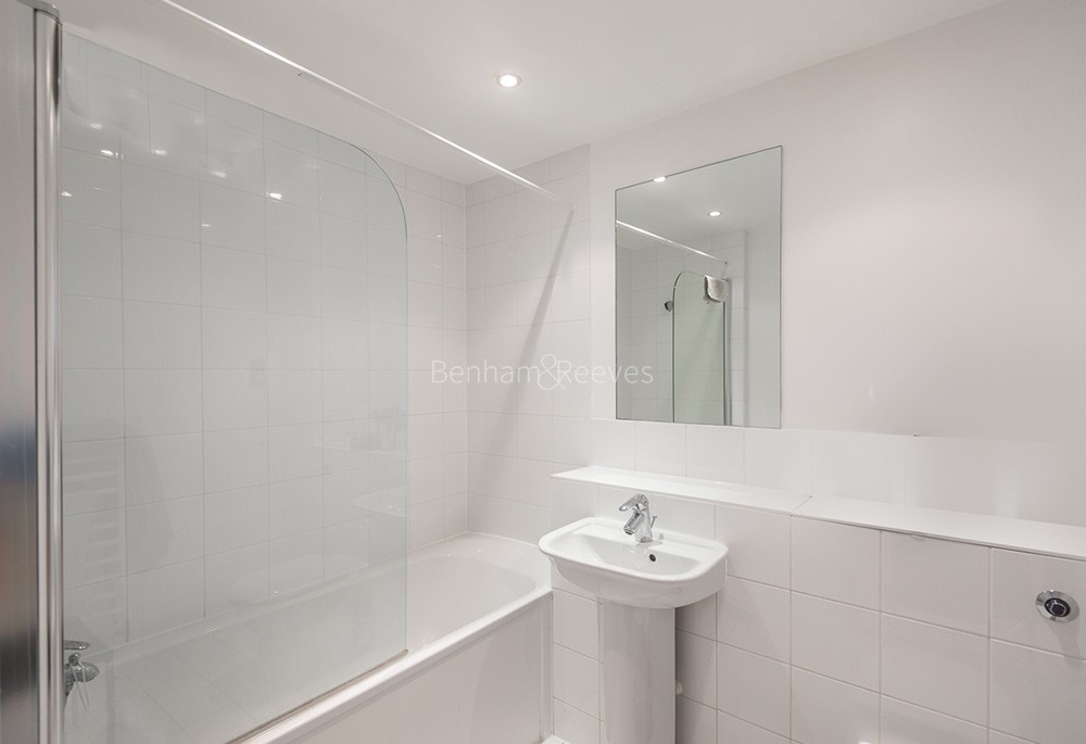 Bathroom view of Brook Mews North Image 1