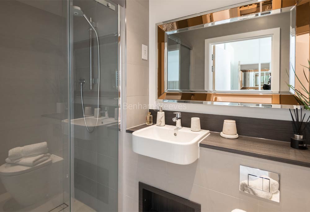 Bathroom view of Camden Courtyards Image 2