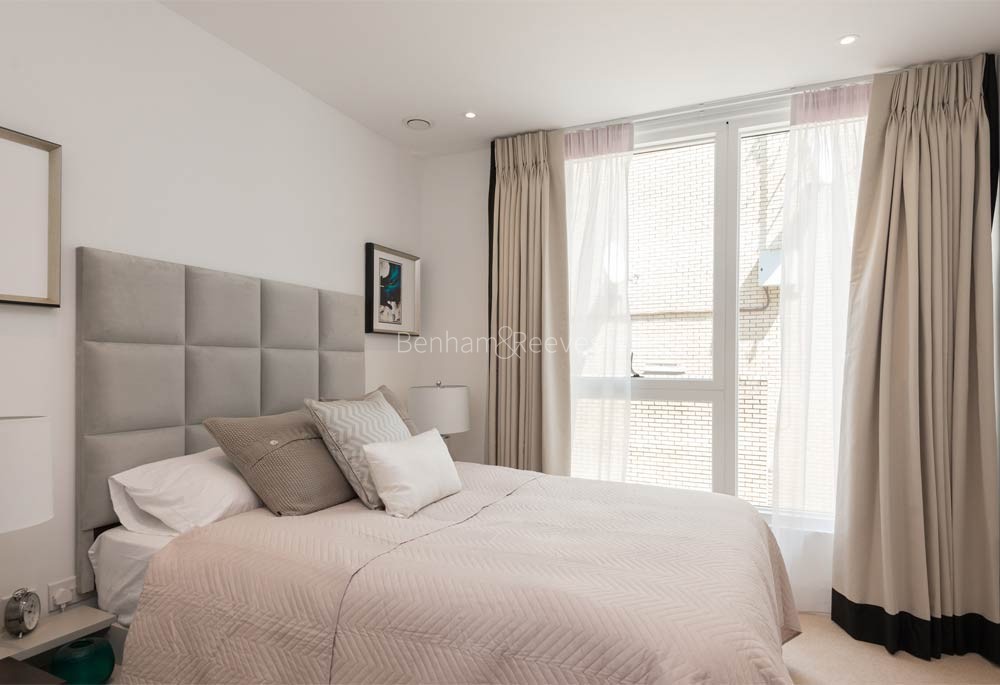 Bedroom view of Camden Courtyards Image 1