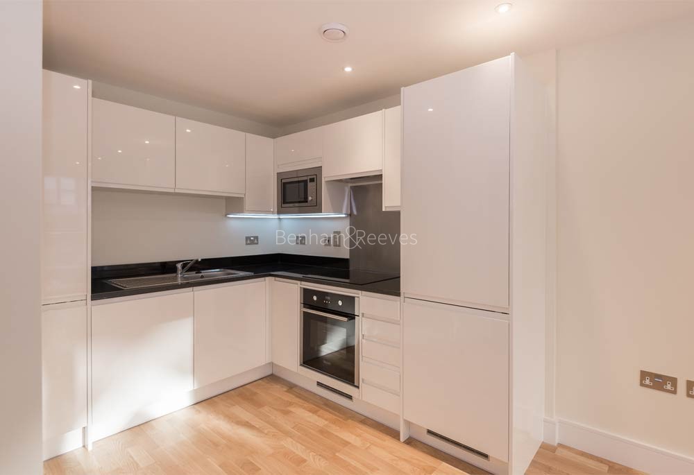 Kitchen view of Canary Gateway Image 1