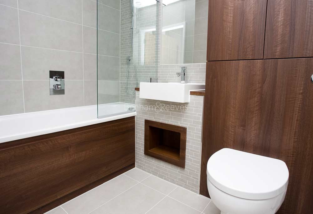 Bathroom view of Caspian Wharf Image 1