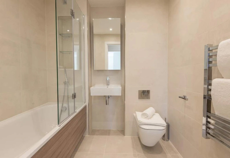 Bathroom view of Colindale Gardens Image 1