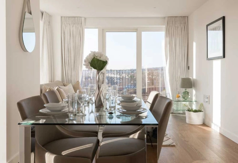Reception view of Colindale Gardens Image 1