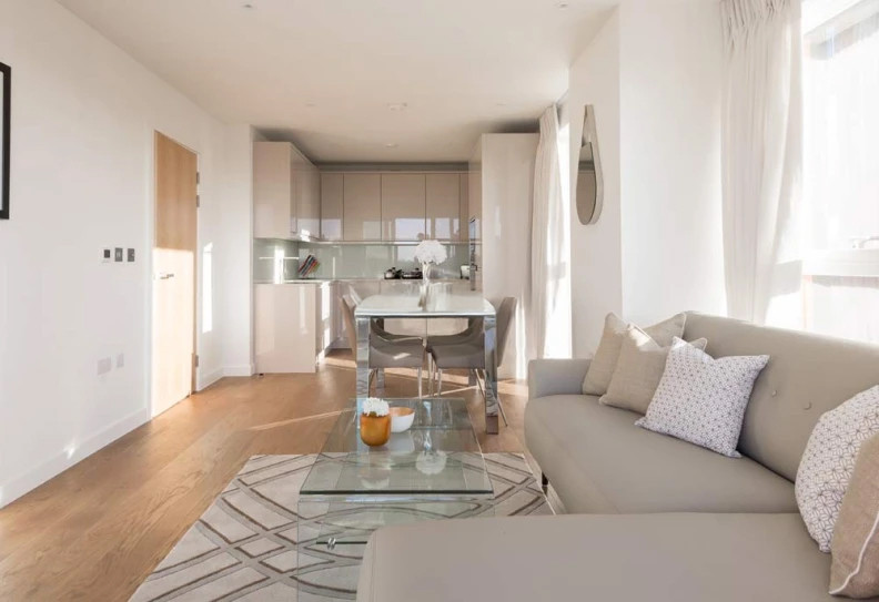 Reception view of Colindale Gardens Image 3