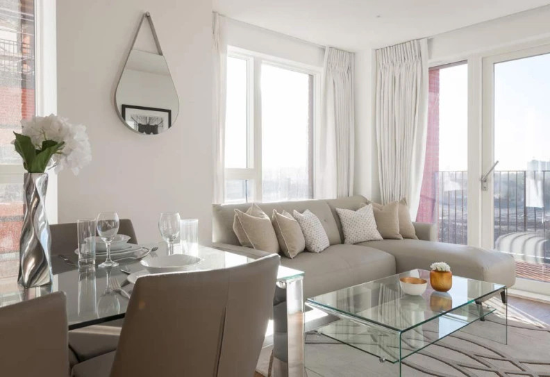 Reception view of Colindale Gardens Image 4