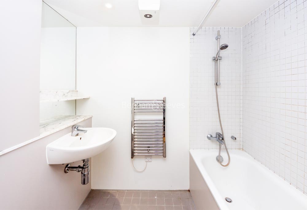 Bathroom view of Deals Gateway Image 1