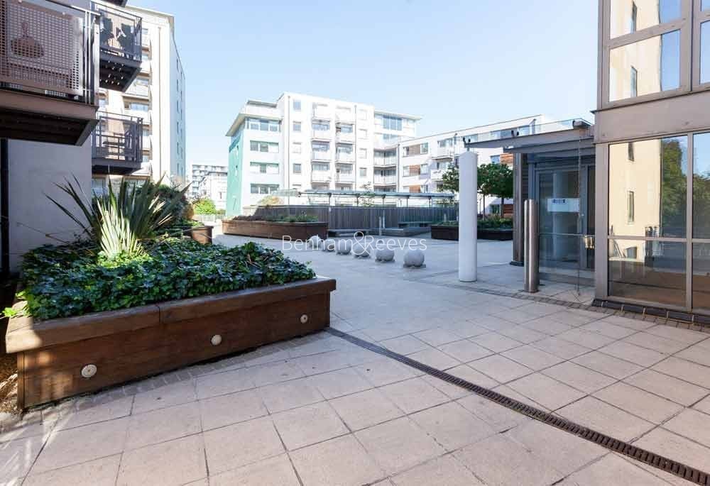 Exterior view of Deals Gateway Image 2