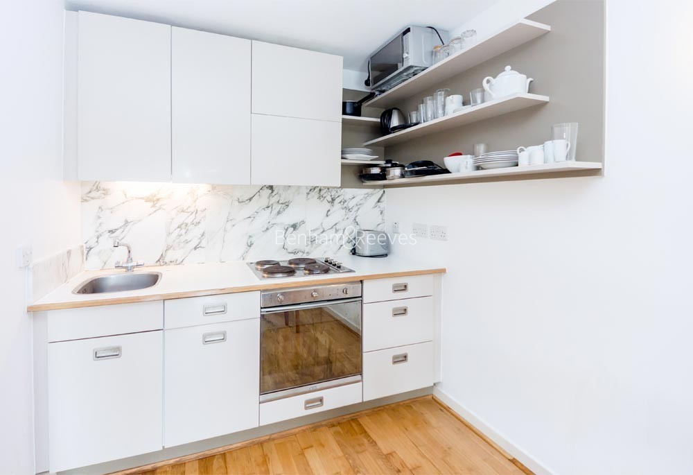 Kitchen view of Deals Gateway Image 1