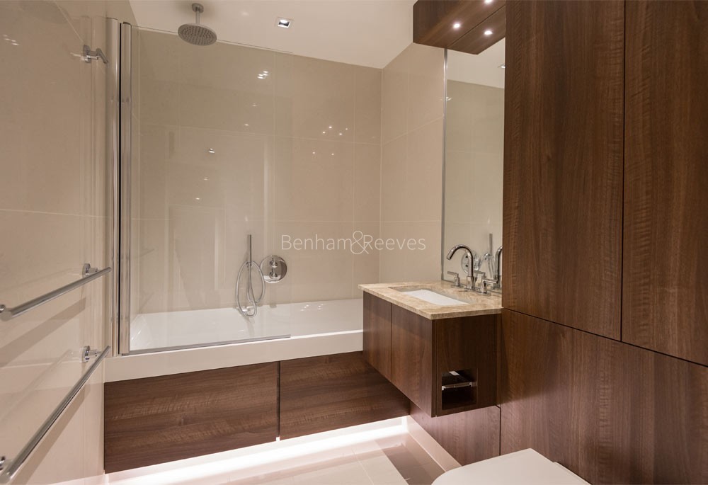 Bathroom view of Dickens Yard Image 4