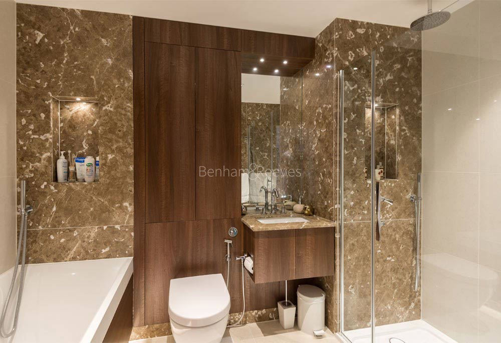 Bathroom view of Dickens Yard Image 6