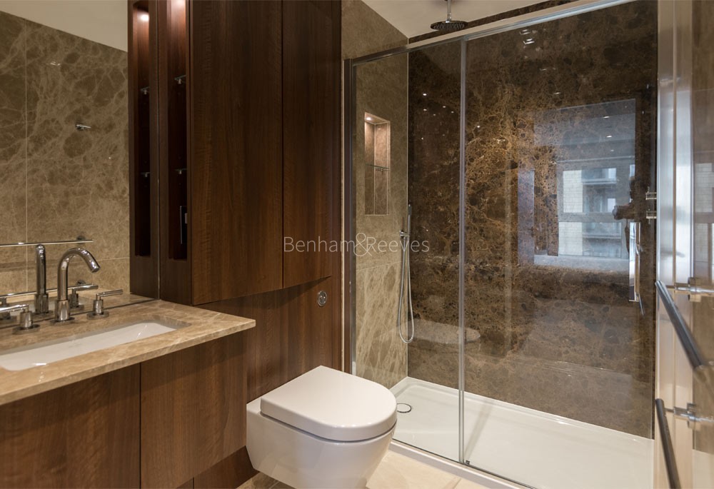 Bathroom view of Dickens Yard Image 5