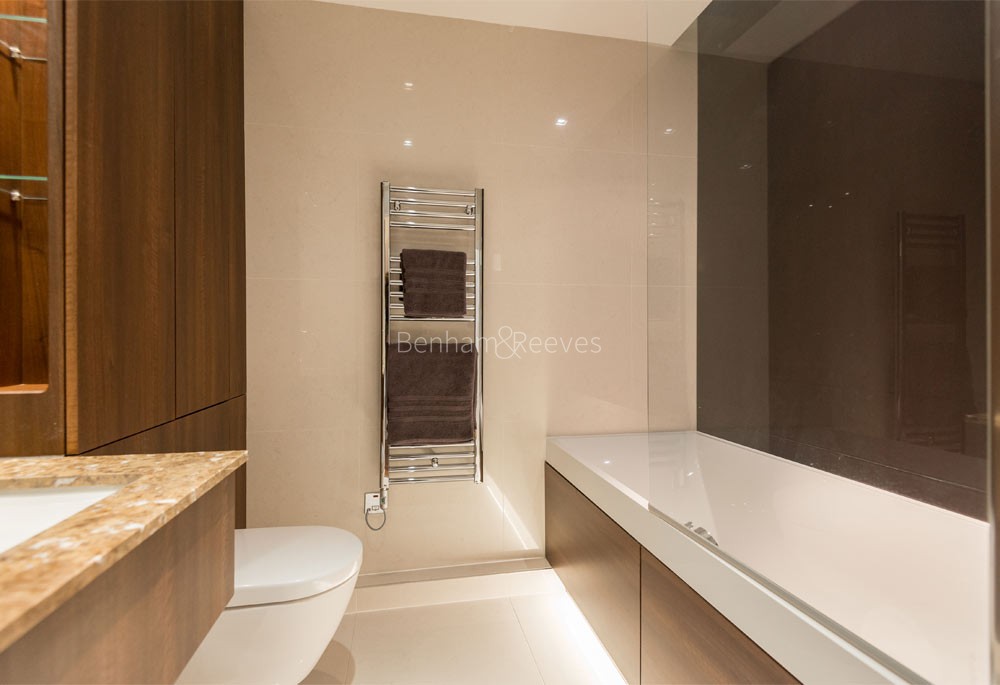 Bathroom view of Dickens Yard Image 7