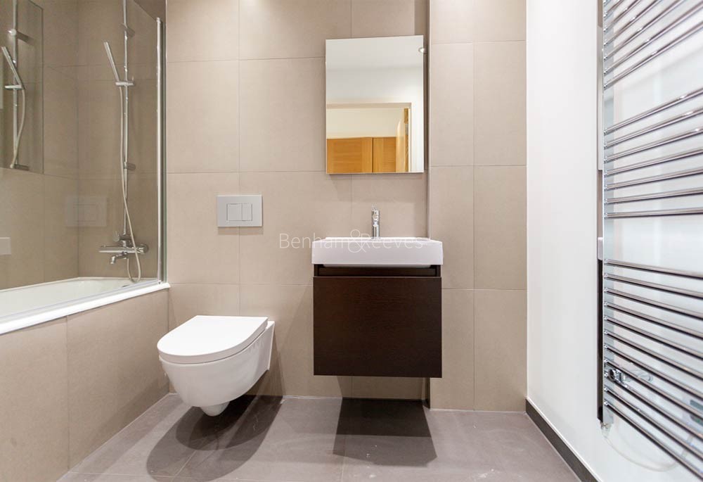 Bathroom view of Dolphin House Image 1