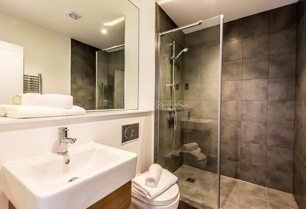 Bathroom view of Earlington Image 1