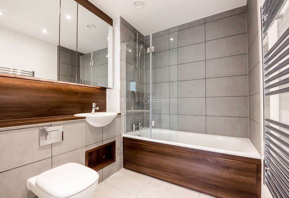 Bathroom view of Edgware Green Image 1