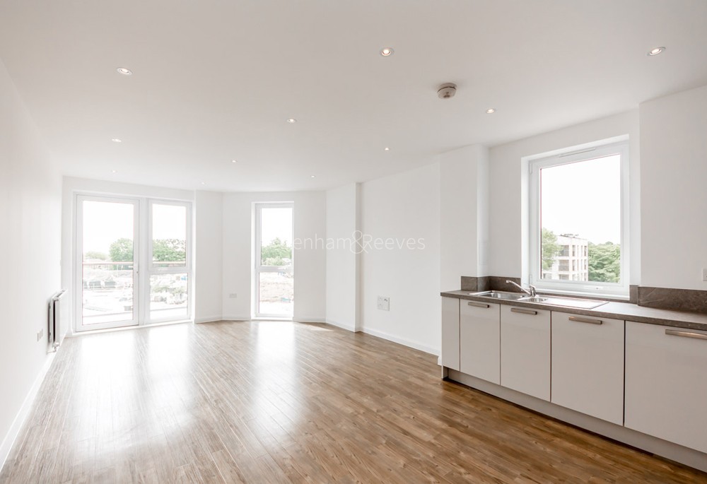 Reception view of Edgware Green Image 1