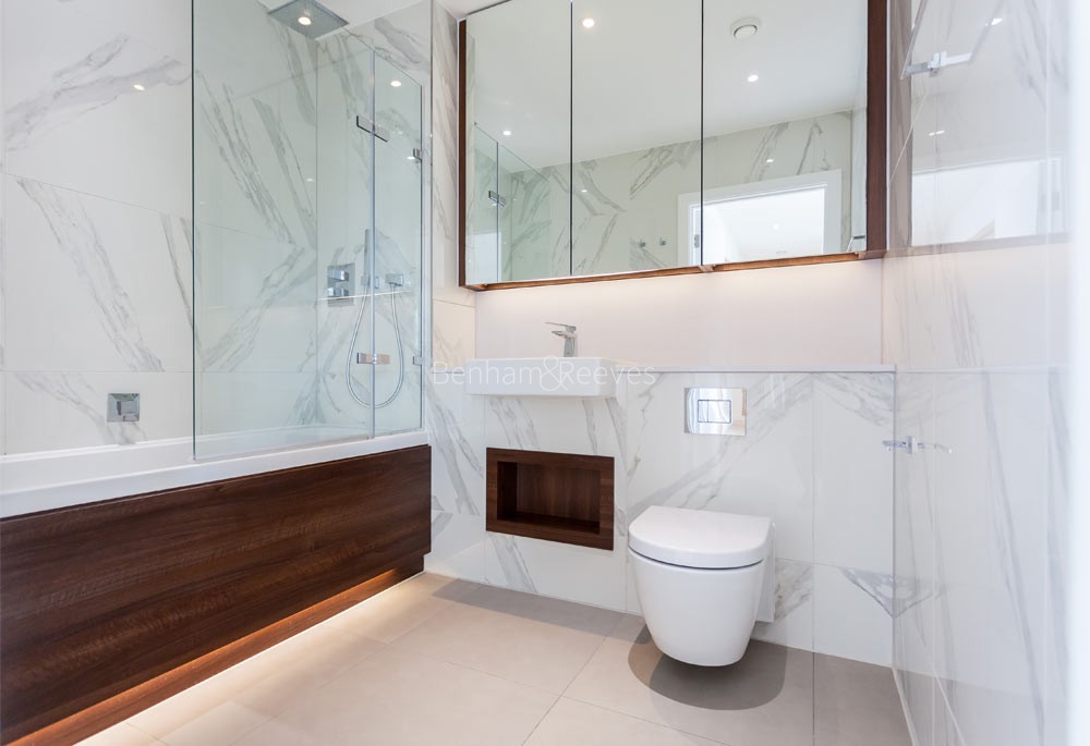 Bathroom view of Fulham Riverside Image 3