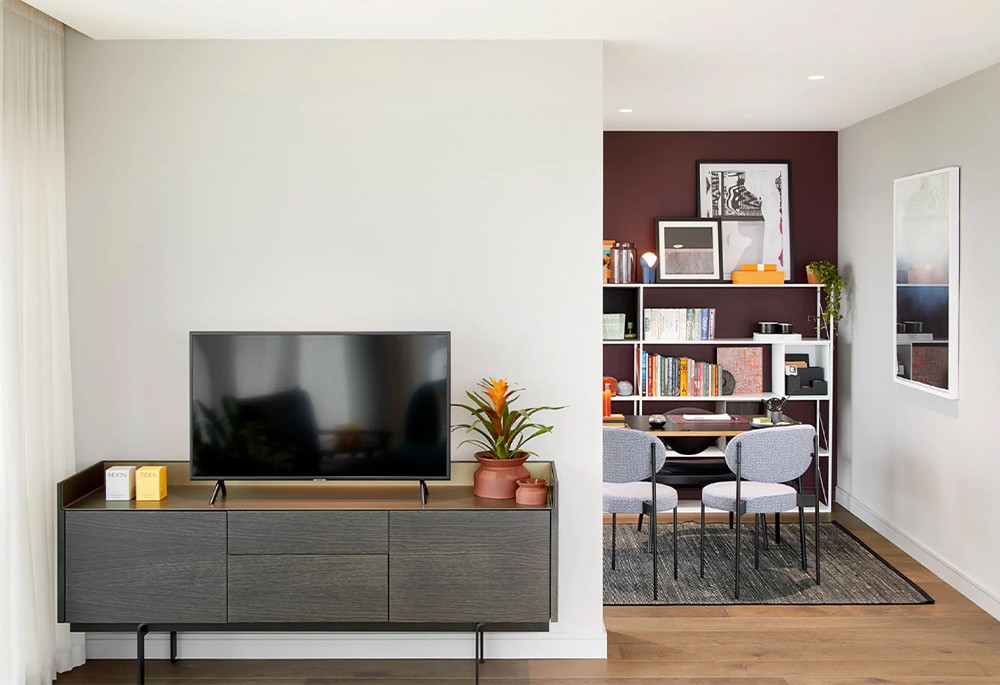 Reception view of Greenwich Peninsula Image 1