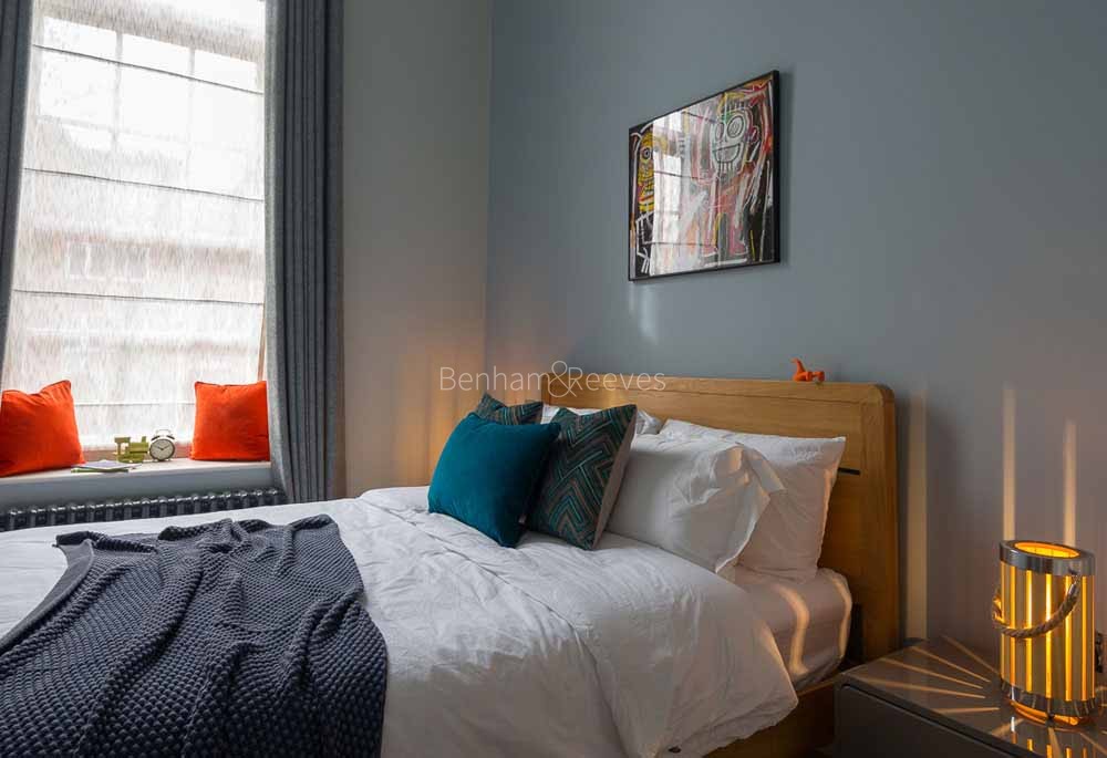 Bedroom view of Hampstead Manor Image 1