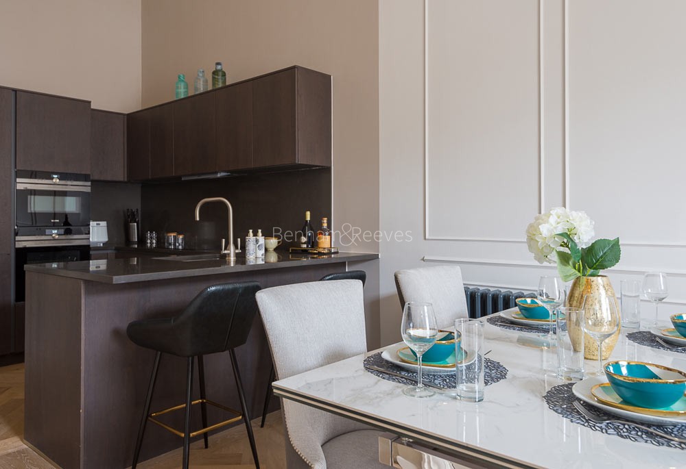 Kitchen view of Hampstead Manor Image 1