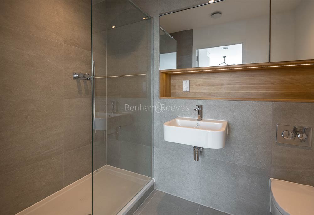 Bathroom view of Hill House Image 1