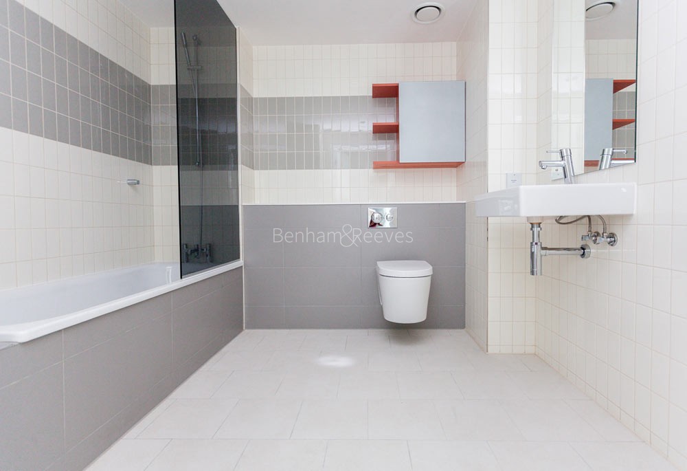 Bathroom view of Hoola Apartments Image 1