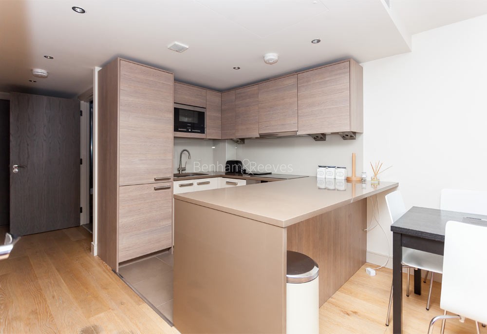 Kitchen view of Imperial Wharf Image 1