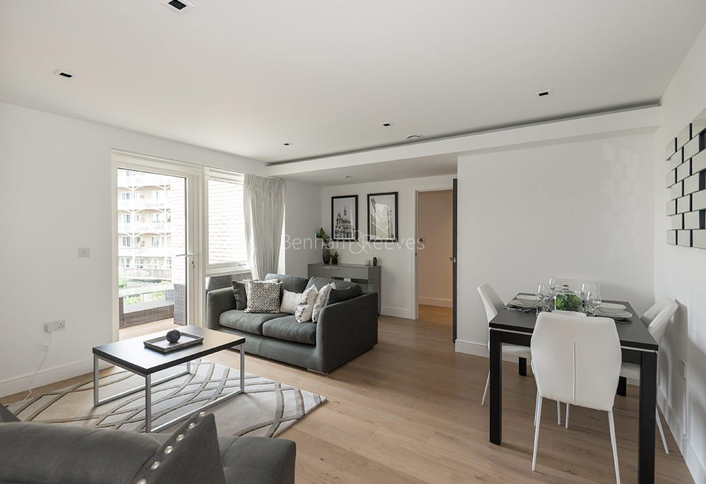 Reception view of Kew Bridge Image 3