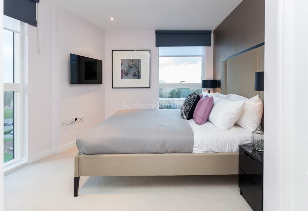 Bedroom view of Kew Bridge West Image 1