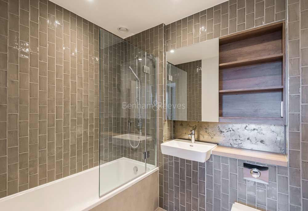 Bathroom view of Kidbrooke Village Image 1