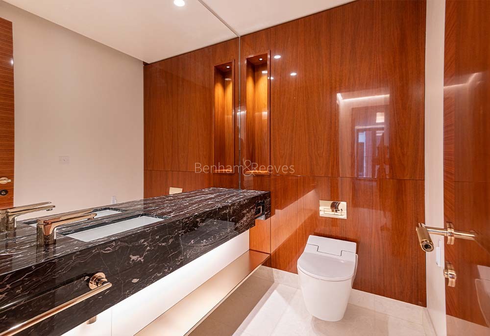 Bathroom view of Lancer Square Image 1