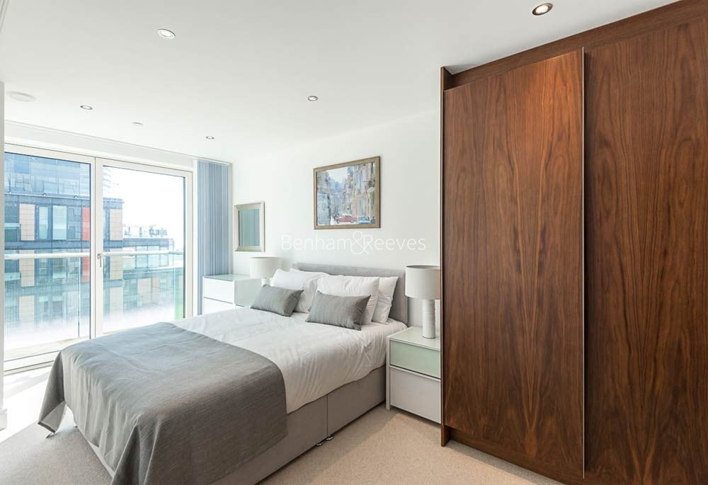 Bedroom view of Lincoln Plaza Image 1