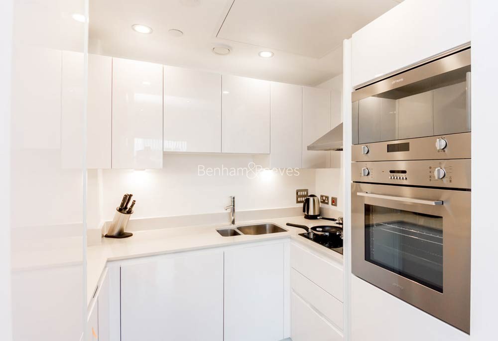 Kitchen view of Lincoln Plaza Image 1