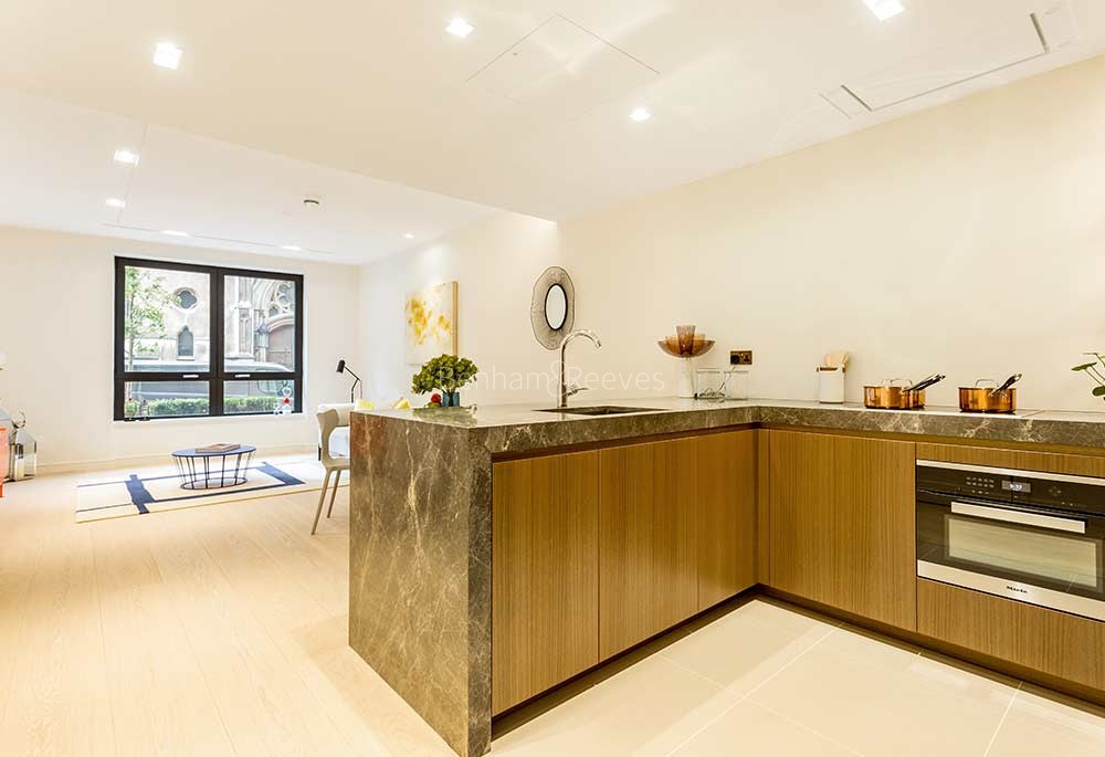 Kitchen view of Lincoln Square Image 1