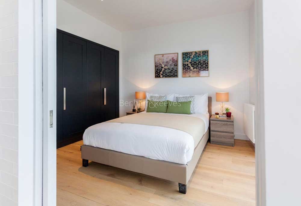 Bedroom view of London City Island Image 1